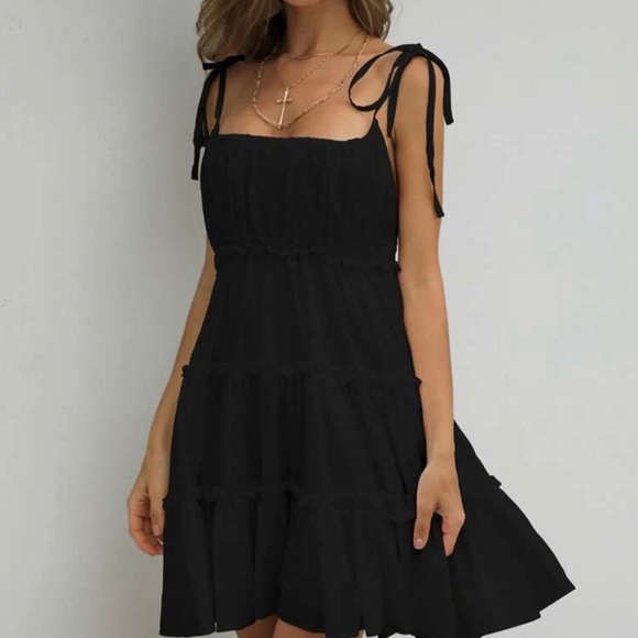 Dresses & Skirts - Little black dress with knot straps